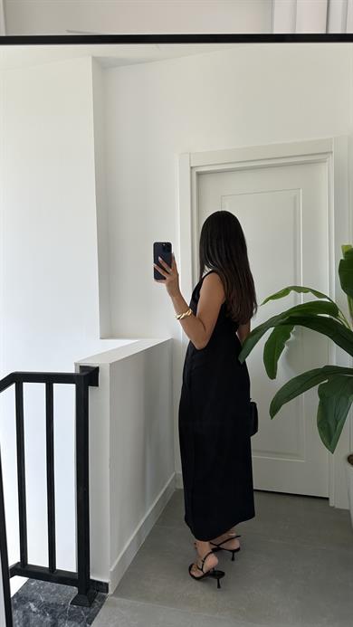 Siyah Tokalı Elbise