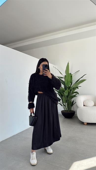 Siyah Tüylü Düz Kazak