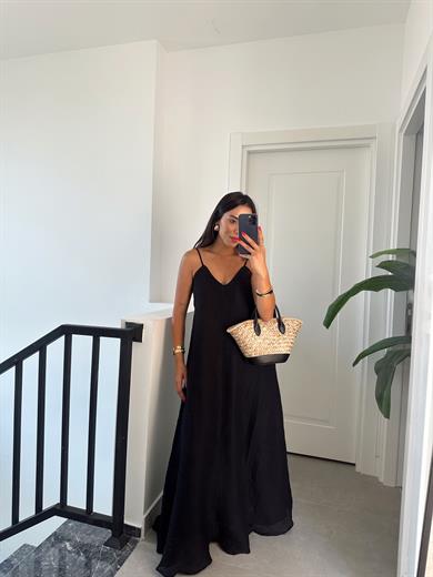 Siyah V Yaka İp Askılı Elbise