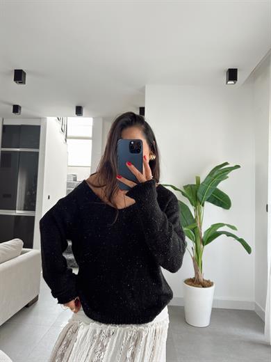 Siyah V Yaka Uzun Kollu Kazak