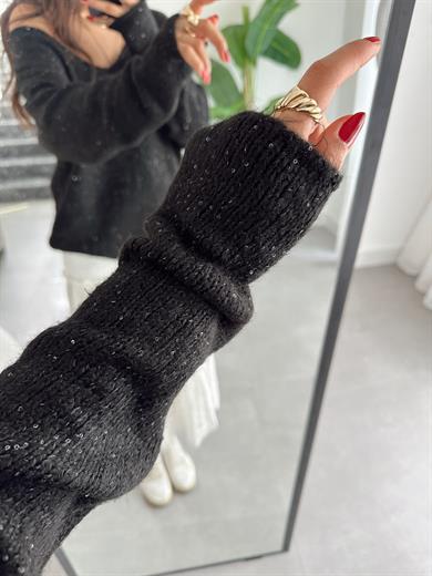 Siyah V Yaka Uzun Kollu Kazak