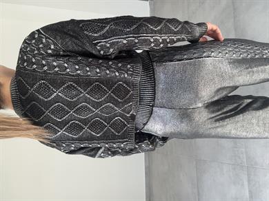 Oli Siyah Varak Baskılı Triko Kazak