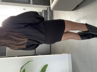 Siyah Vatkalı Düğmeli Elbise