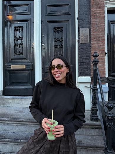 Siyah Vatkalı Triko Kazak