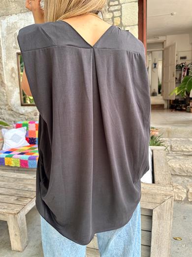 Siyah Vatkalı V Yaka Bluz