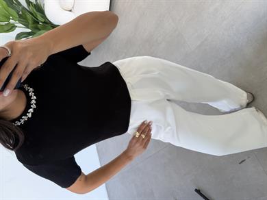 Siyah Yakası Taşlı Kısa Kol Kazak