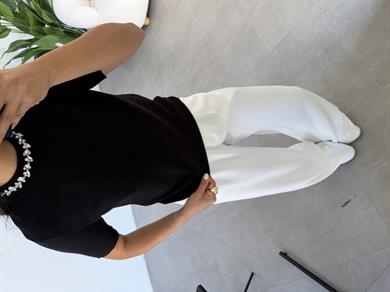 Siyah Yakası Taşlı Kısa Kol Kazak