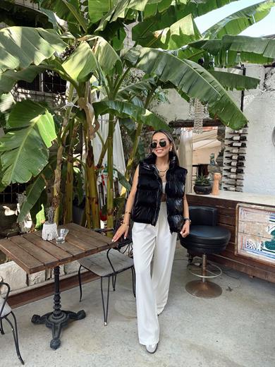 Siyah Yan Cep Detaylı Parlak Yelek