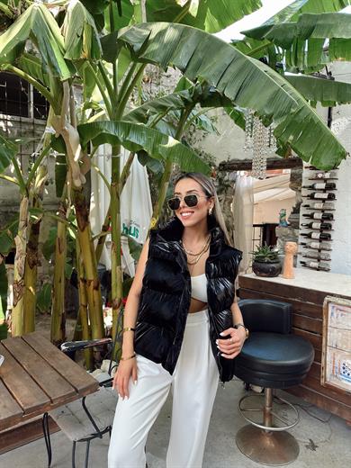 Siyah Yan Cep Detaylı Parlak Yelek