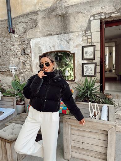 Siyah Yan Cepli Şişme Mont