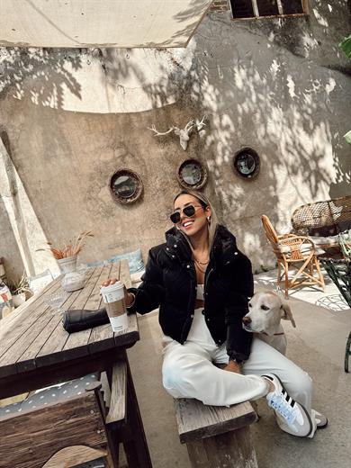 Siyah Yan Cepli Şişme Mont