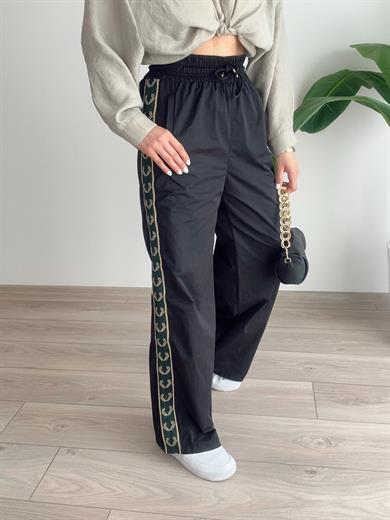 Siyah Yanı Şerit Pantolon