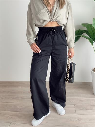 Siyah Yanı Şerit Pantolon