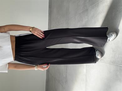 Siyah Yanları Beyaz Şeritli Eşofman Altı