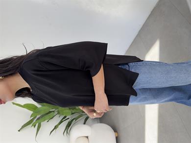 Siyah  Yanları Yırtmaçlı Tişört