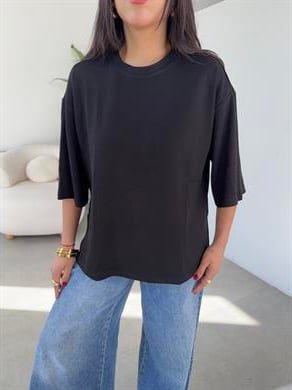 Siyah  Yanları Yırtmaçlı Tişört