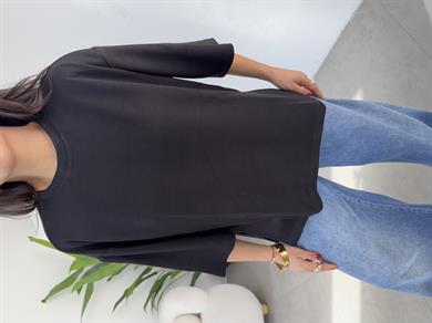 Siyah  Yanları Yırtmaçlı Tişört