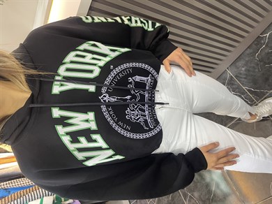 Siyah Yazılı Kapşonlu Sweat