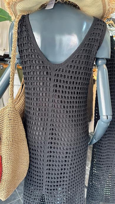 Siyah Yırtmaçlı Delikli Triko Elbise