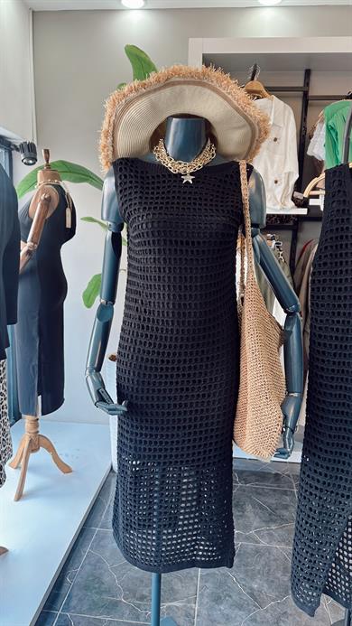 Siyah Yırtmaçlı Delikli Triko Elbise