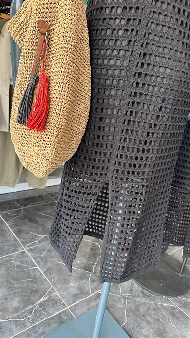 Siyah Yırtmaçlı Delikli Triko Elbise