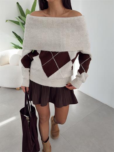 Taş Baklava Desen Madonna Yaka Kazak