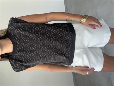 Taş Baskılı Siyah Vatkalı Bluz