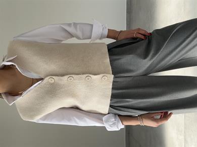 Taş Düğmeli Triko Yelek