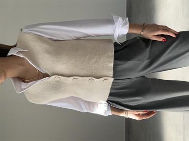 Taş Düğmeli Triko Yelek