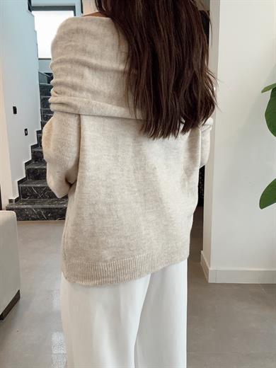 Taş Madonna Yaka Triko Kazak