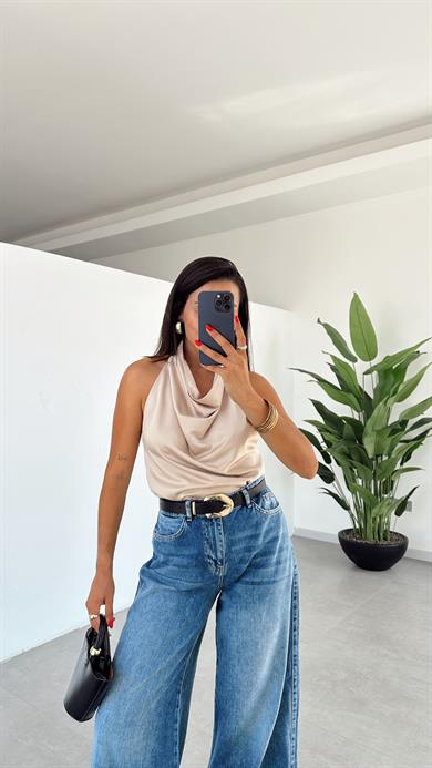 Taş Sırtı Açık Saten Bluz