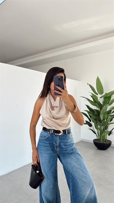 Taş Sırtı Açık Saten Bluz