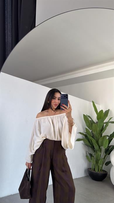 Taş Yakası Lastikli Bluz