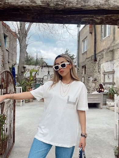 Taşlı Cep Detaylı Ekru Tişört