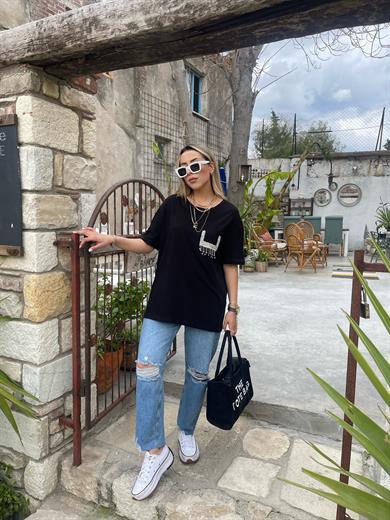 Taşlı Cep Detaylı Siyah Tişört