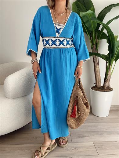 Turkuaz Nakışlı V Yaka Elbise
