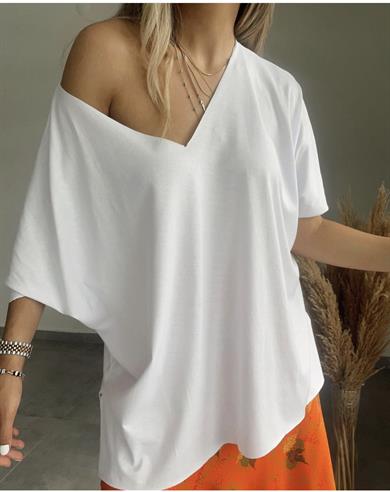 V Yaka Salaş Beyaz Tişört