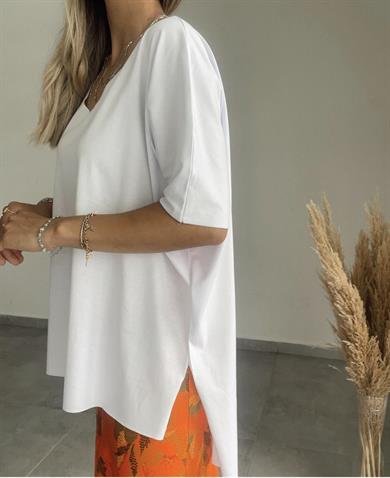 V Yaka Salaş Beyaz Tişört