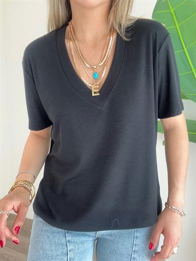 V Yaka Siyah Tişört