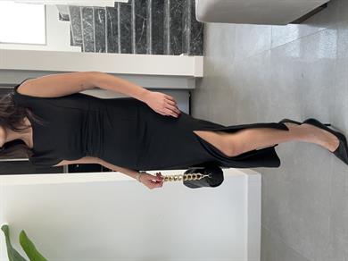 Vatkalı Yırtmaçlı Siyah Elbise