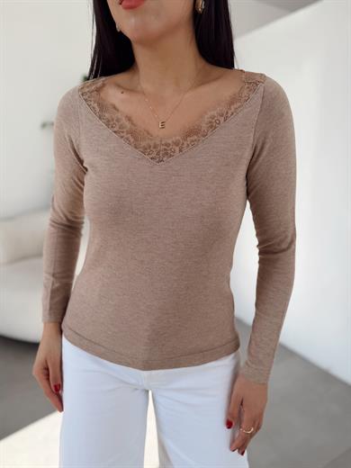 Vizon Yaka Dantel Detaylı Bluz