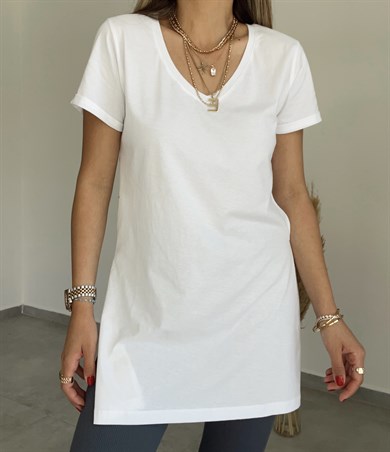 Yanları Yırtmaçlı V Yaka Beyaz Tişört