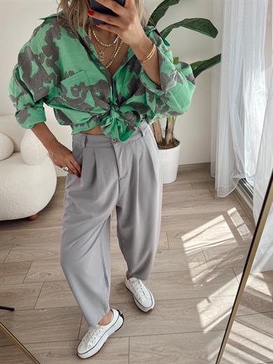 Yeşil Desenli Düşük Omuzlu Gömlek