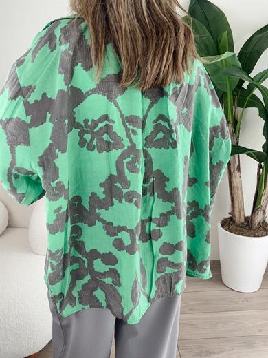 Yeşil Desenli Düşük Omuzlu Gömlek