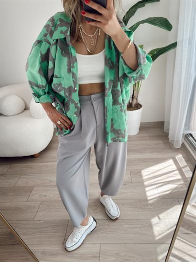 Yeşil Desenli Düşük Omuzlu Gömlek