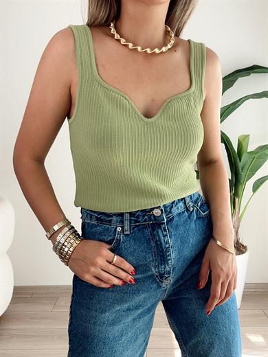 Yeşil Kare Yaka Önü Dekolte Atlet