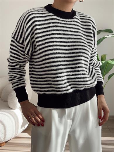 Yumoş Çizgili Kazak