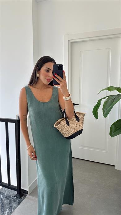 Zümrüt Kolsuz Elbise