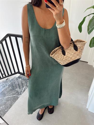 Zümrüt Kolsuz Elbise