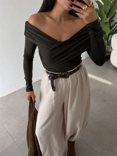 Zümrüt Yaka Detay Bodysuit